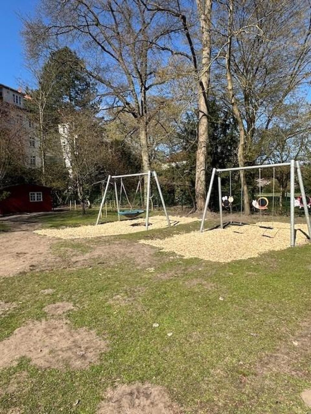 Schaukeln im Außenbereich der AWO Kita Haynspark.