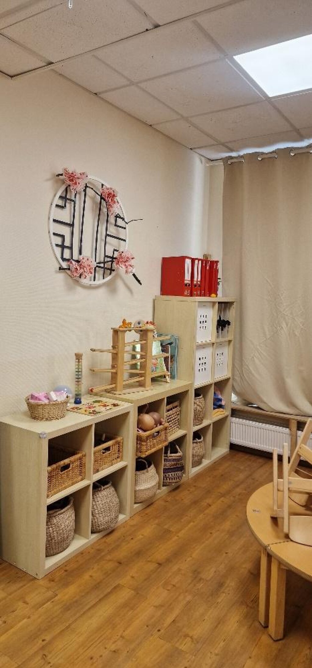 AWO Kita Auenstraße der AWO Hamburg Gruppenraum mit Spielsachen.