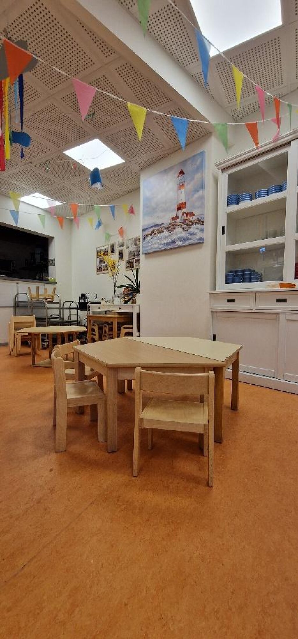 Essbereich mit Durchreiche der AWO Denickestraße.