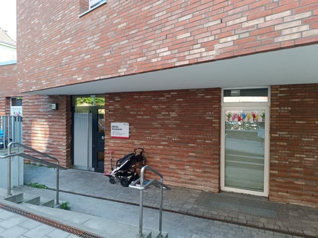 Fronteingang der AWO Kita Denickestraße in Hamburg Harburg.