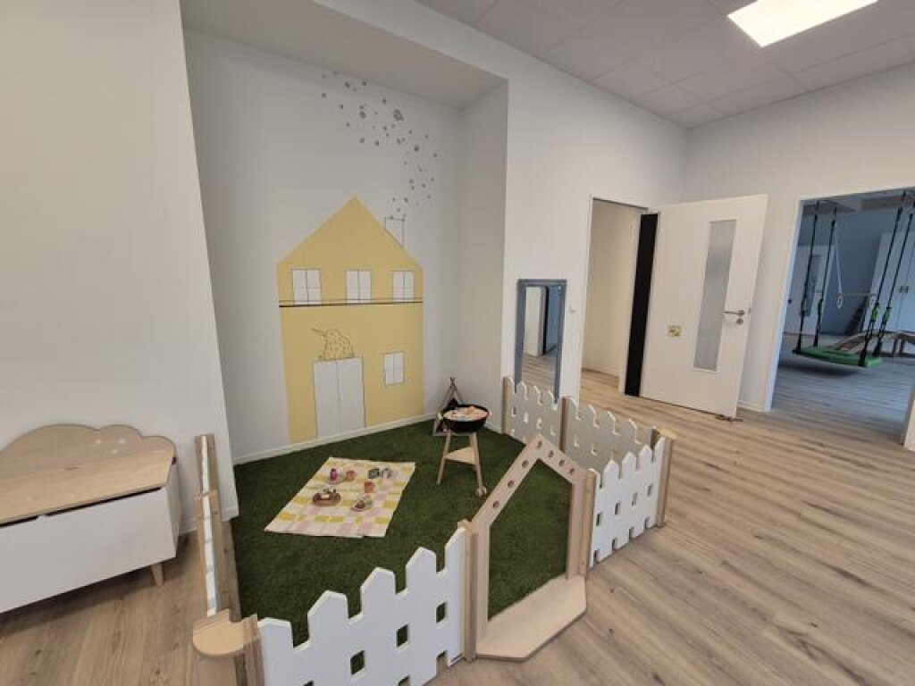 Gruppenraum mit Kinder Picknick der AWO Kita Kiwittsmoor.