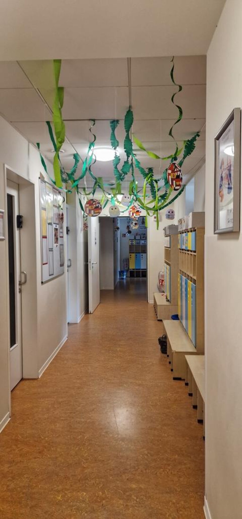 Kita Kielkoppelstraße AWO Hamburg Rahlstedt Flurbereich mit Garderoben.