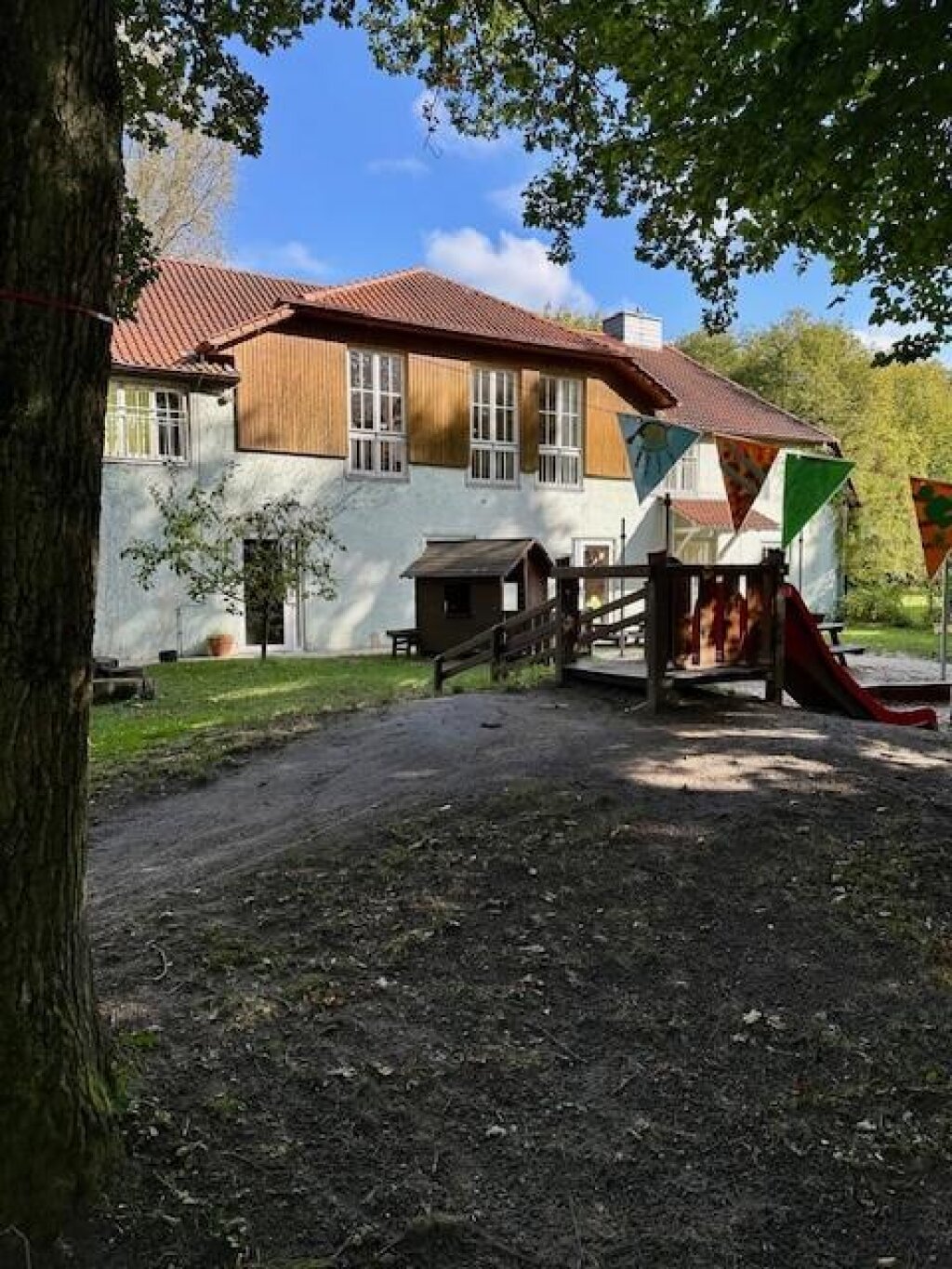 Außengelände mit Krippen Spielplatz der AWO Hamburg Kita Hohenbuchen.
