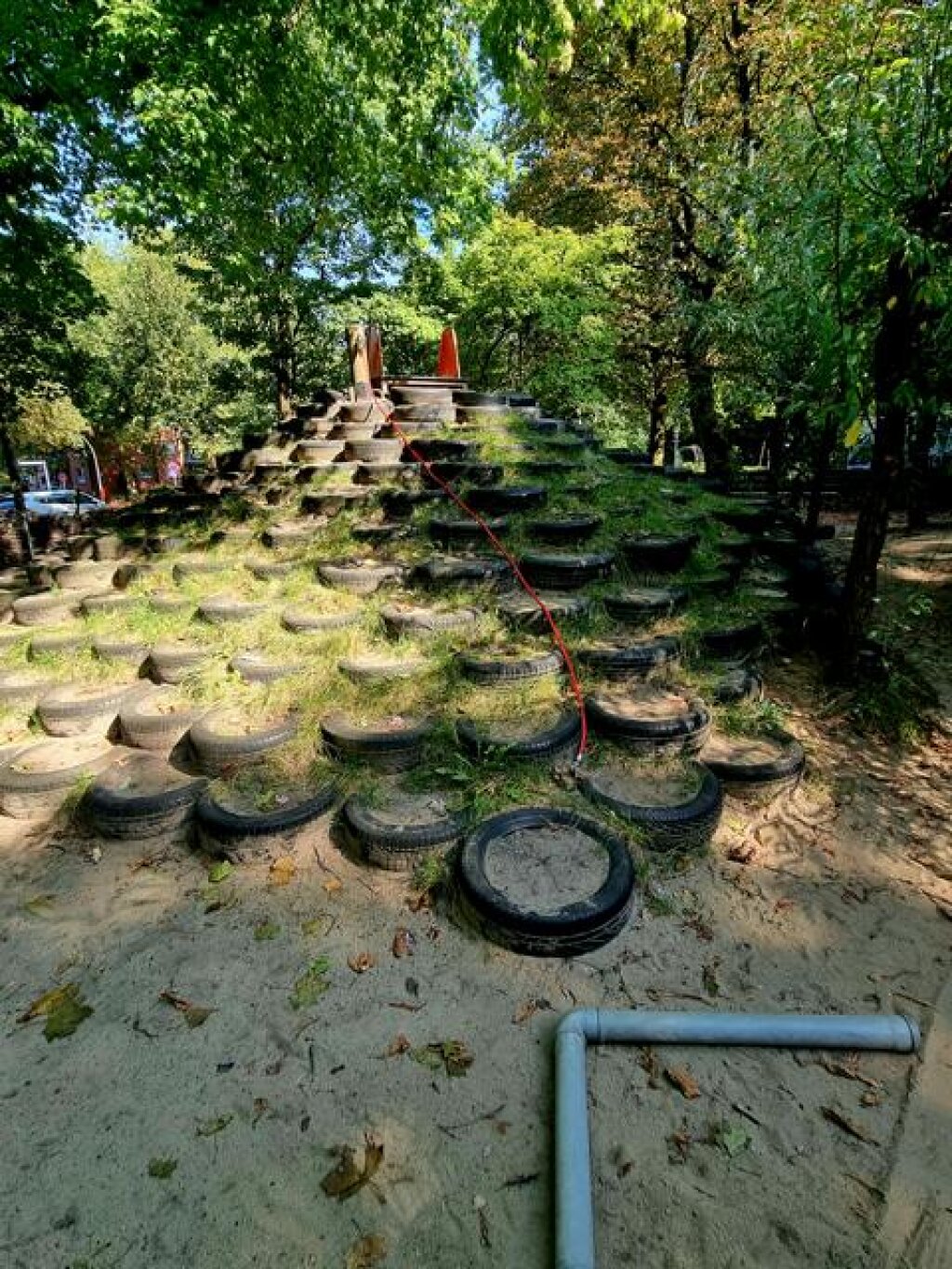 Außengelände mit Klettermöglichkeit in der KIta Hasselbrookstraße der AWO Hamburg.