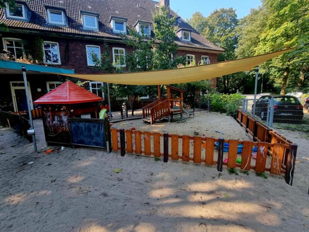 AWO Kita Hasselbrookstraße in Hamburg Außengelände mit Krippenbereich.