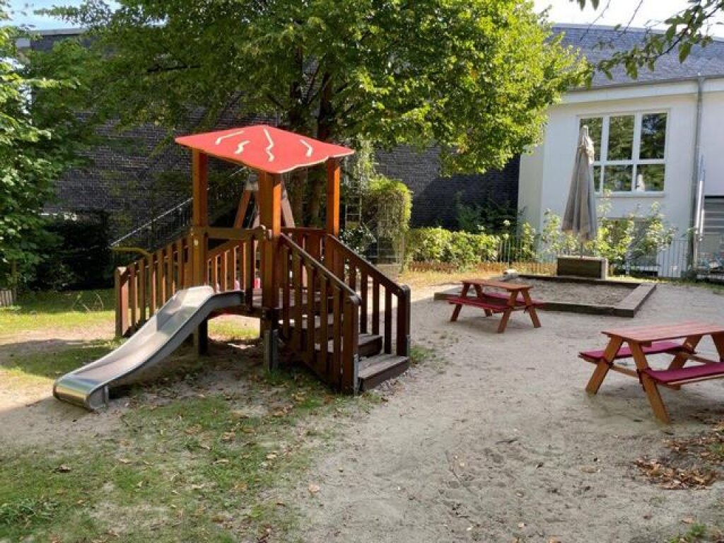 AWO Hamburg in Poppenbüttel Kita LöwenzahnAußenbereich im Krippenbereich.