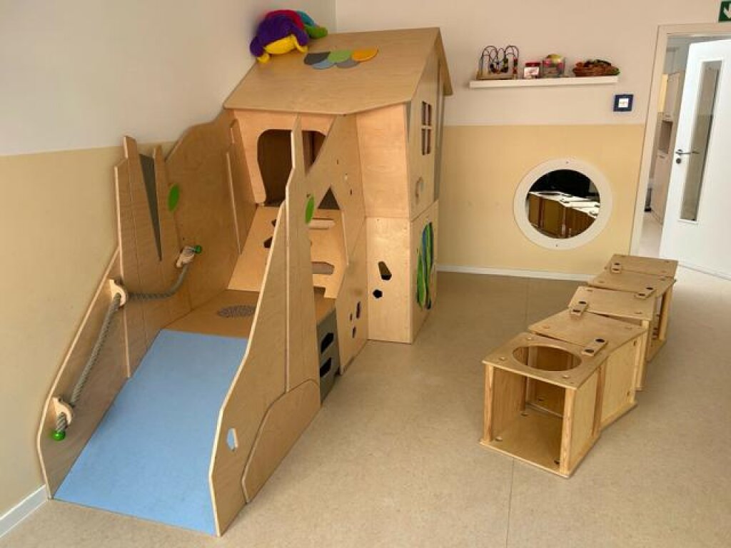 Kita Morgenröte Gruppenraum mit Hochebene AWO Hamburg.