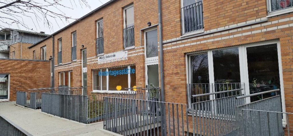 Hausansicht der Kita Stoltenstraße der AWO Hamburg.